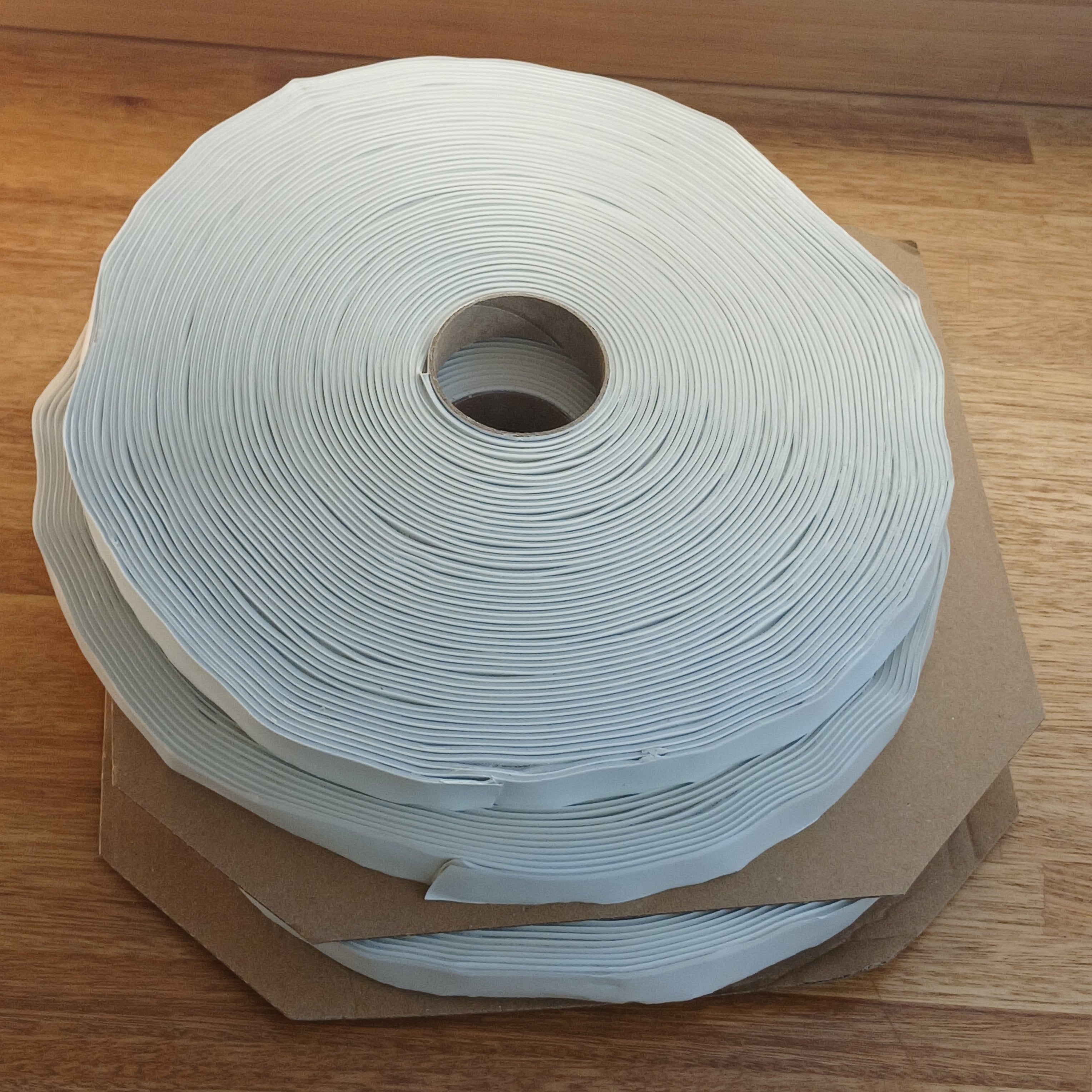 Cinta Butilo 2mm x 15mm x 22.5m lineales - ISOROOF - ISODEC - ISOPANEL.