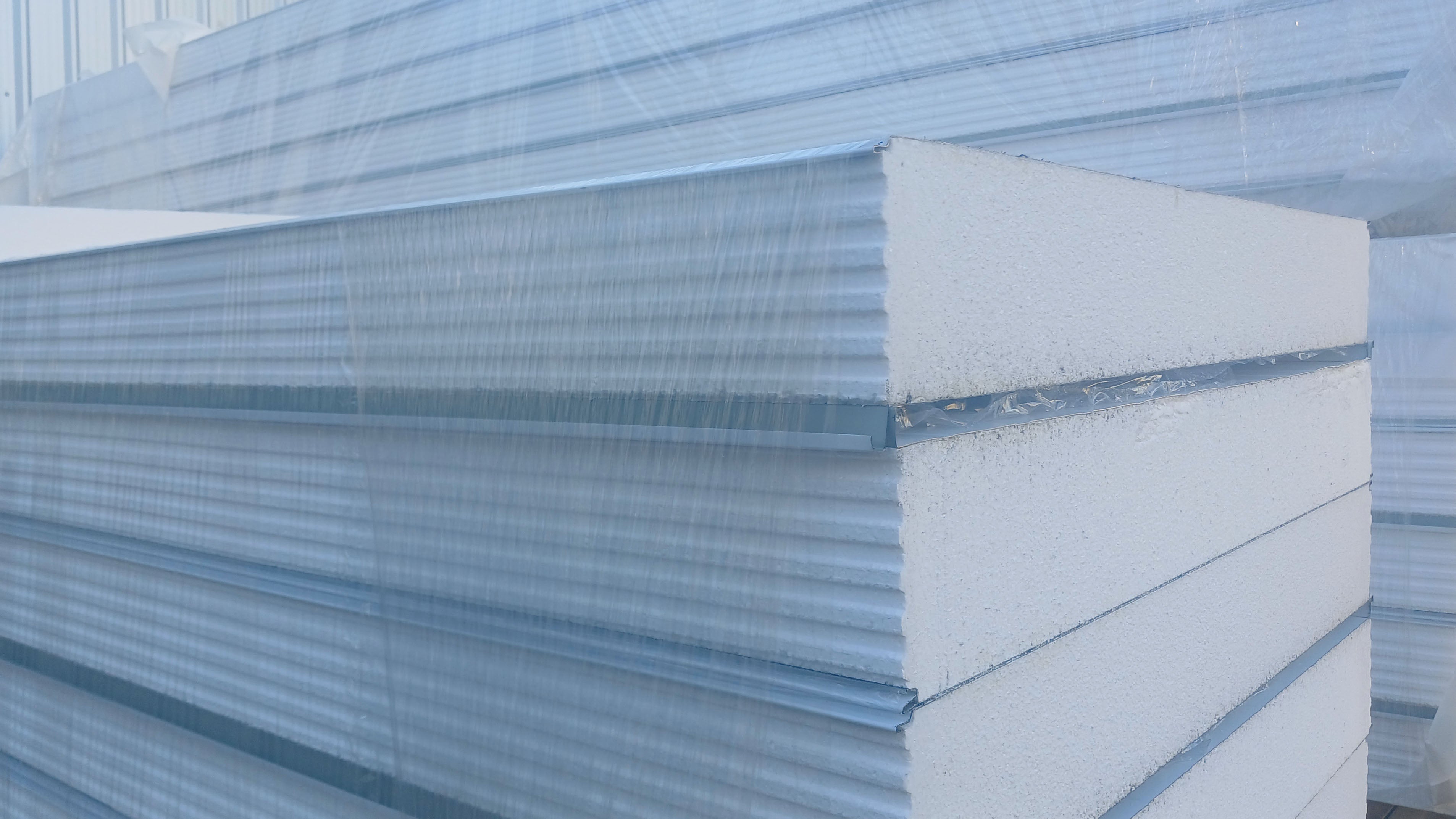 ISODEC EPS (Techos y Cubiertas) / 100 - 150 - 200 - 250 mm.