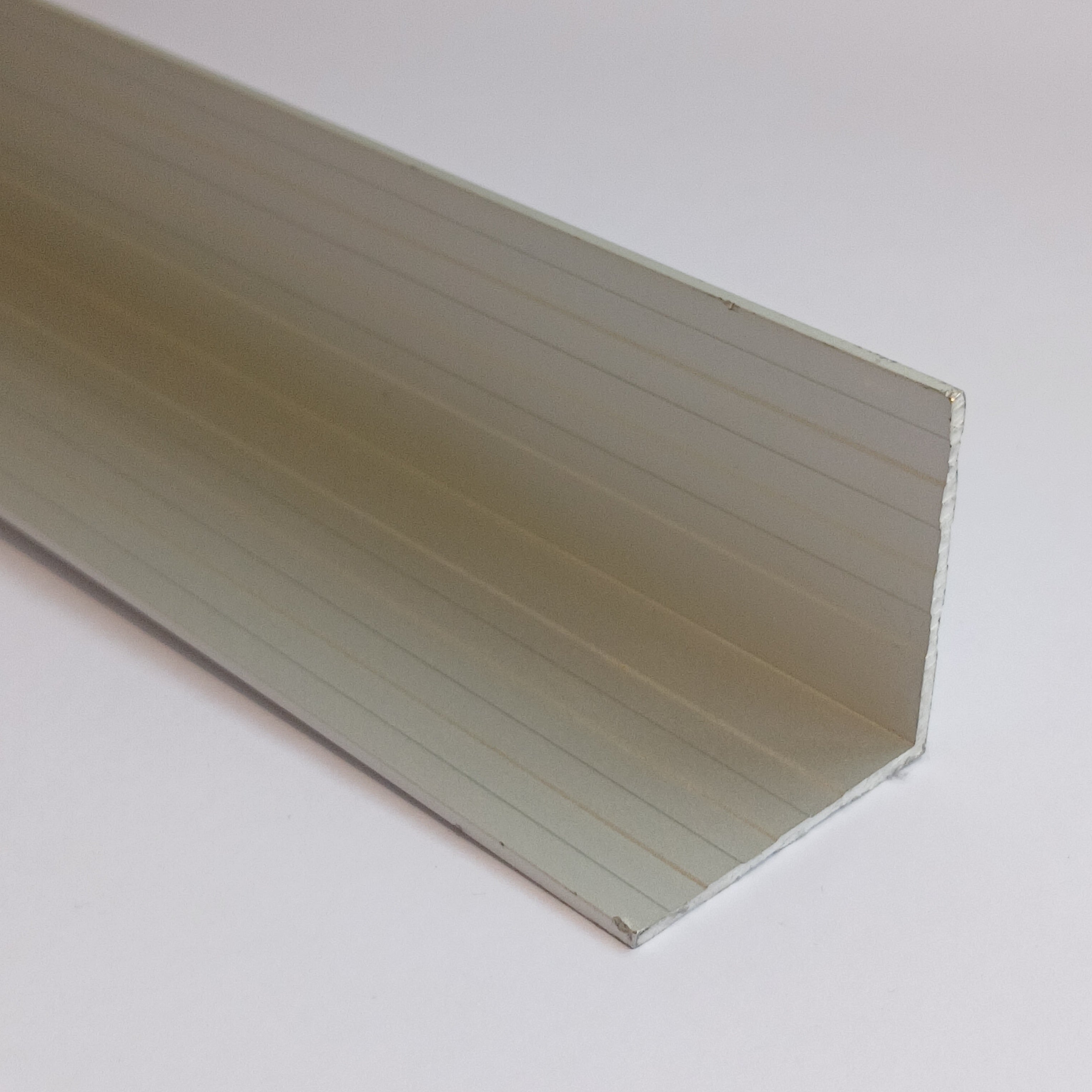 ÁNGULO DE ALUMINIO ANODIZADO 5852 - (Estructural de 6,8 mts)